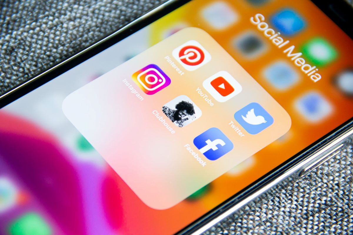 Giovani e Social Network: tra post col contagocce e profili fake, ecco la nuova vita online della GenZ
