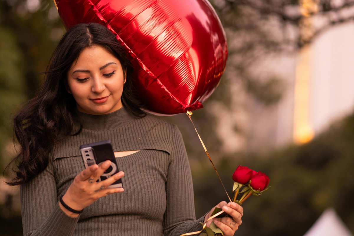 La GenZ “molla” le App di dating, 9 su 10 trovano l’amore di persona. La ricerca di Skuola.net